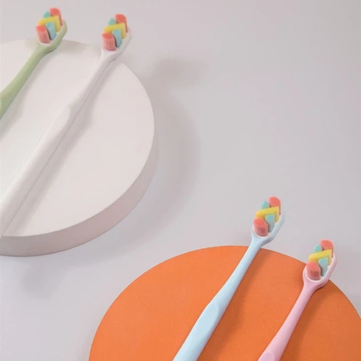 Зубная щетка Super Fine Nano с очистителем языка