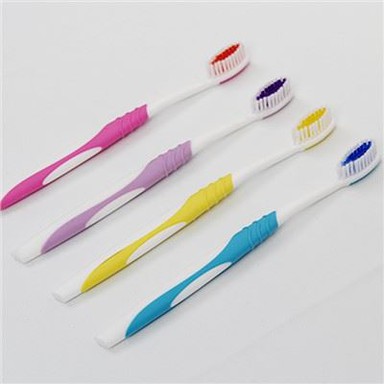 Классические средние зубные щетки с нейлоновой щетиной