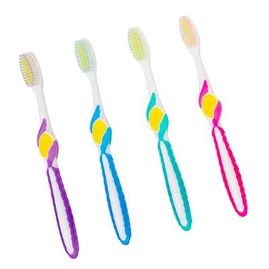 Здоровая чистая зубная щетка для взрослых